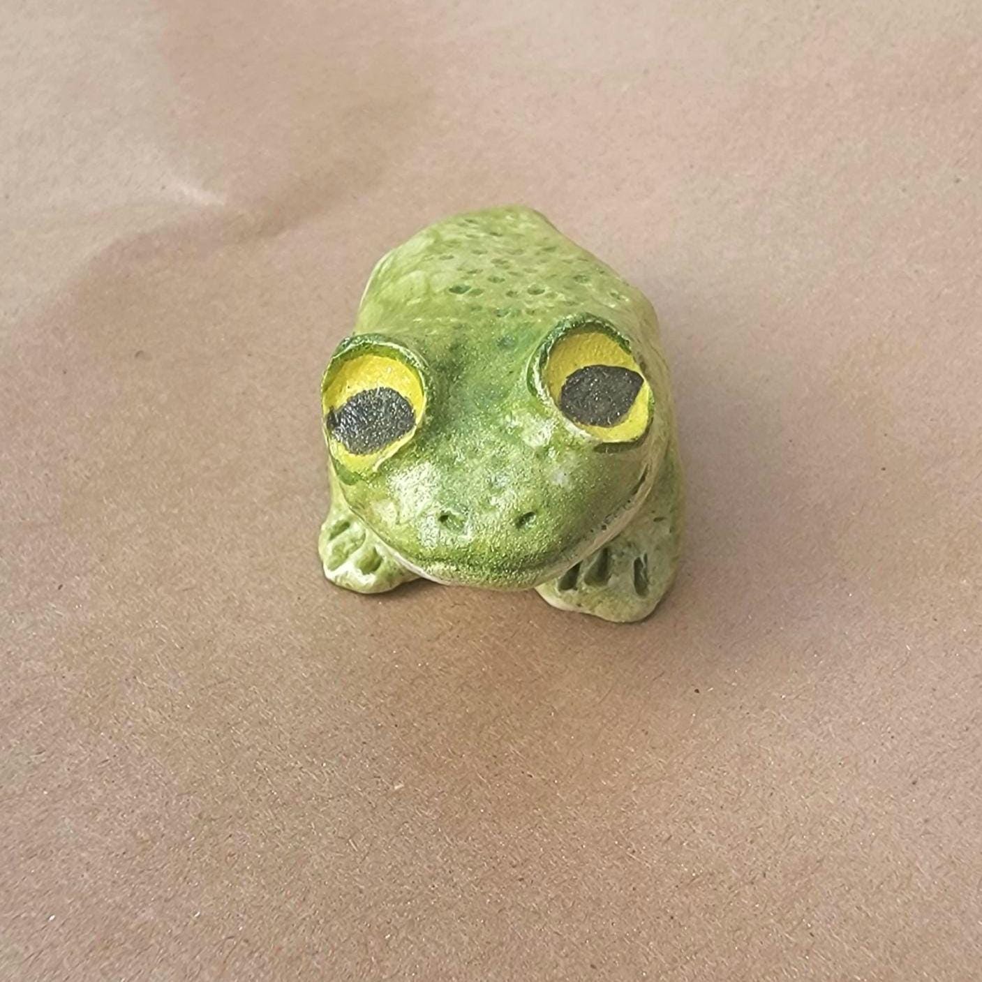 Mini Wonky Paperclay Sculpture Figurine Desk Freind OOAK Tree Frog